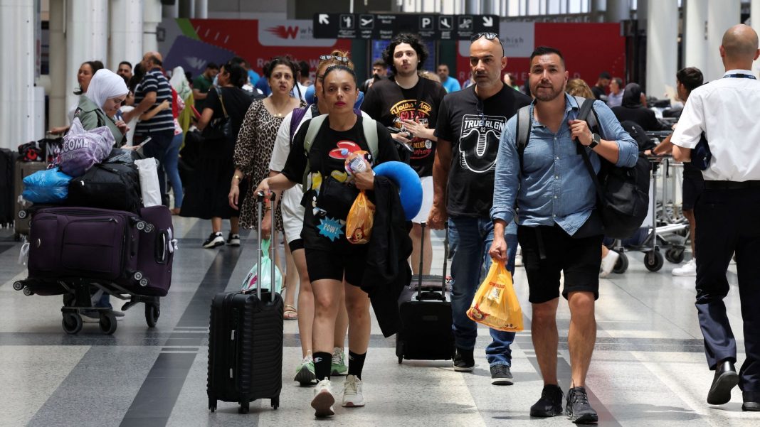 Estados Unidos, Reino Unido y Francia piden a sus ciudadanos que abandonen el Líbano ante el temor de una guerra
