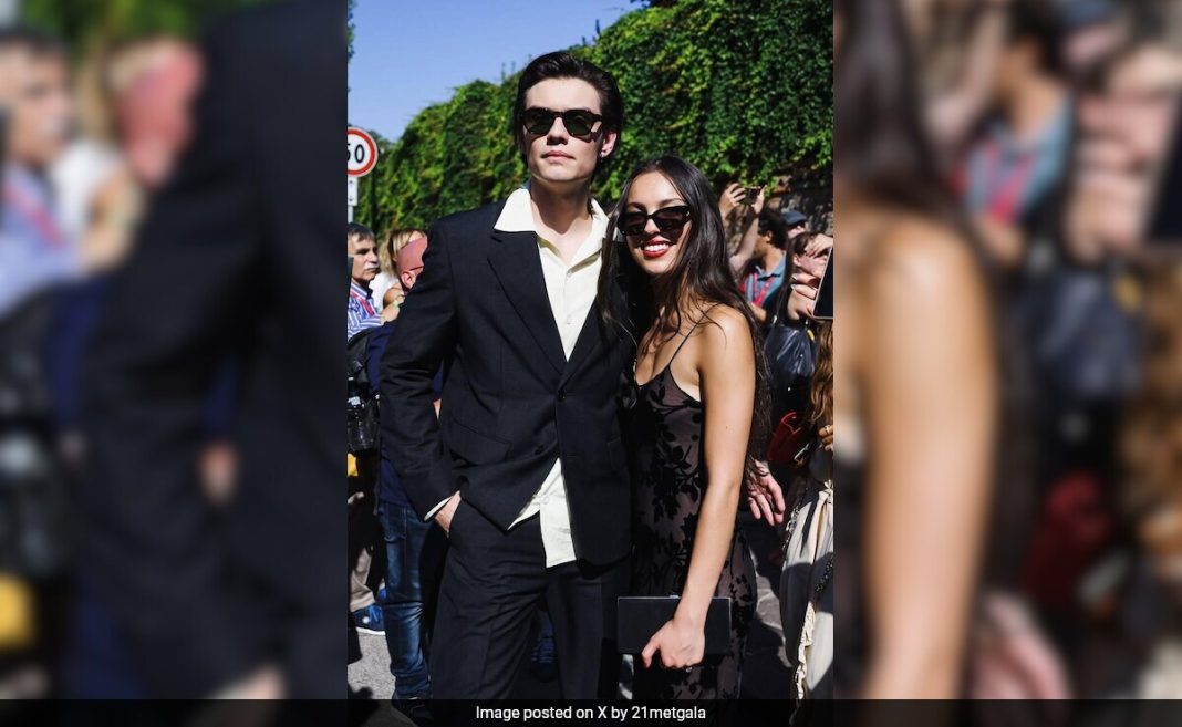 Festival de Cine de Venecia 2024: Olivia Rodrigo y Louis Partridge hacen oficial su alfombra roja
