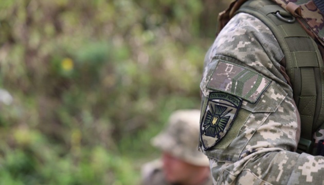 Guardias fronterizos repelen asalto en bosque de Serebriansky y capturan a militar ruso
