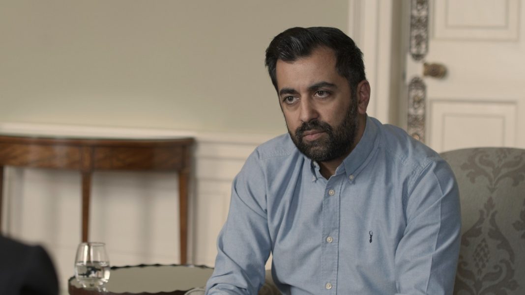 Humza Yousaf acusa a Elon Musk de alinearse con la extrema derecha e instigar la violencia
