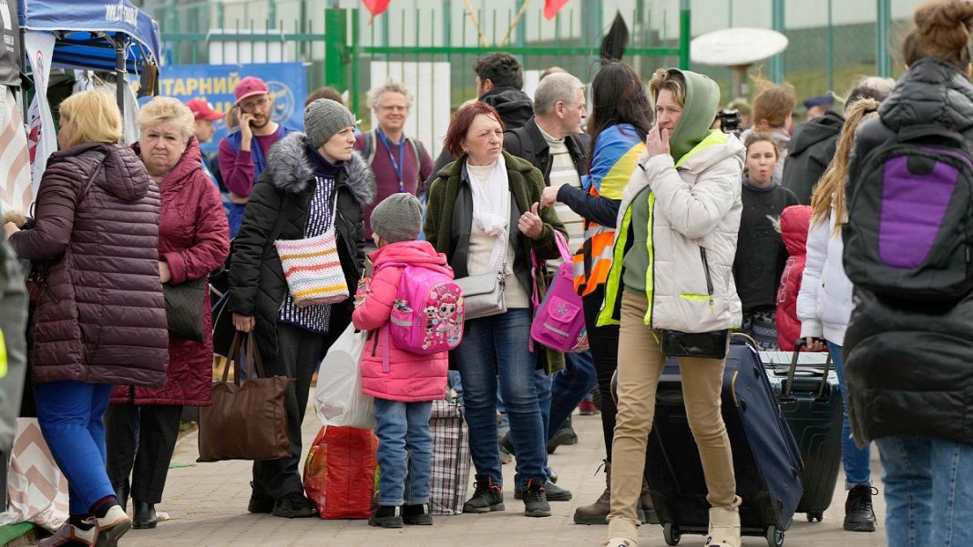 Irlanda reducirá los pagos de asistencia social a los refugiados ucranianos
