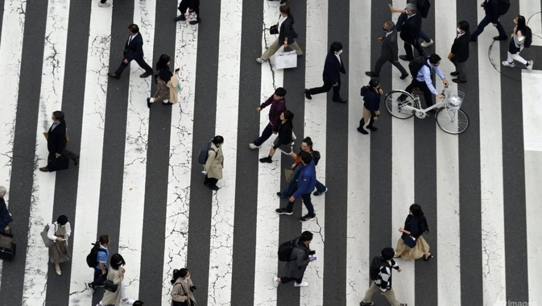 Japón descarta la idea de atraer a mujeres de Tokio con dinero en efectivo
