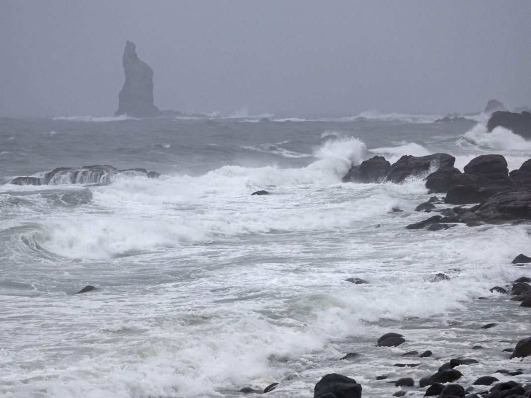 Japón emite alerta de emergencia ante la aproximación del tifón Shanshan
