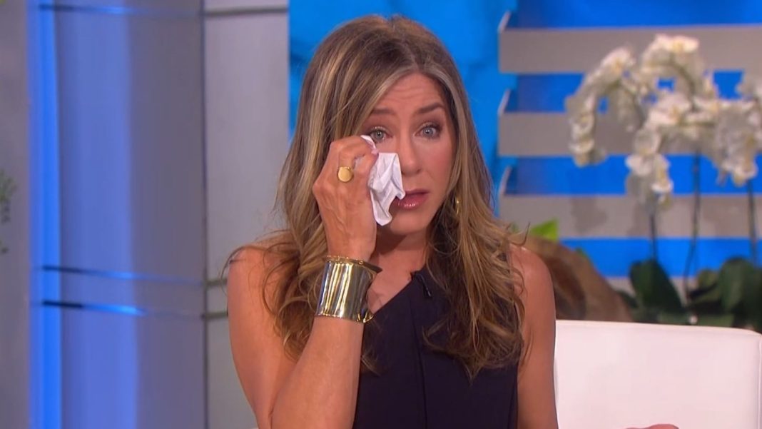 Jennifer Aniston rompe a llorar en el set de The Morning Show
