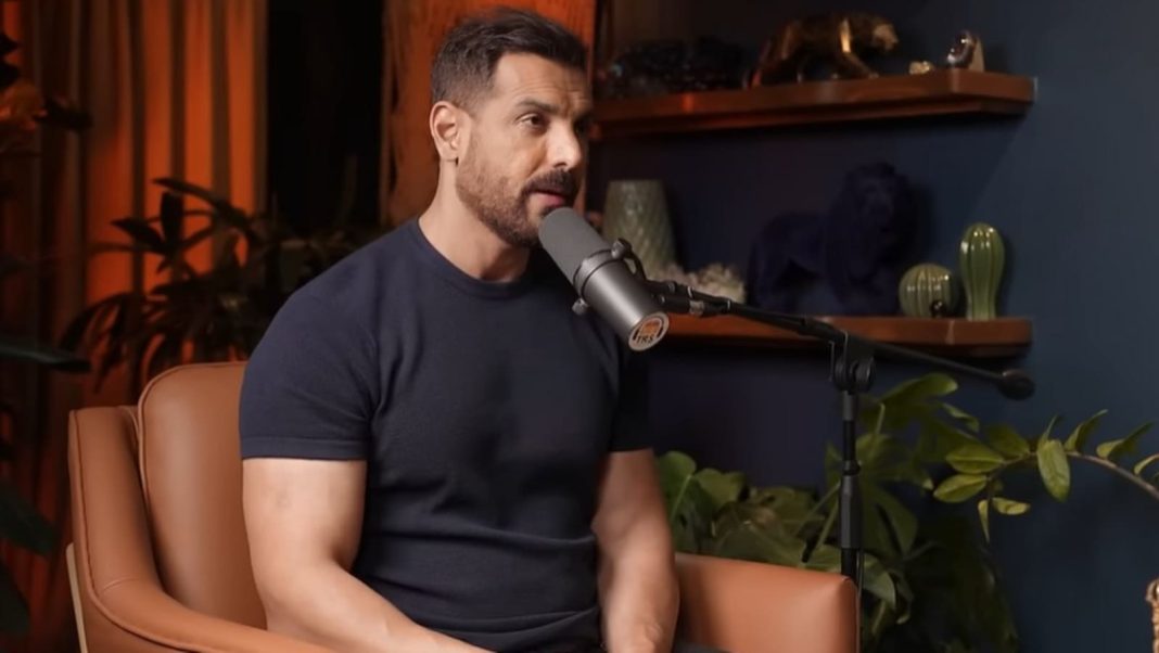 John Abraham revela que no posee autos de lujo caros, conduce una camioneta: 