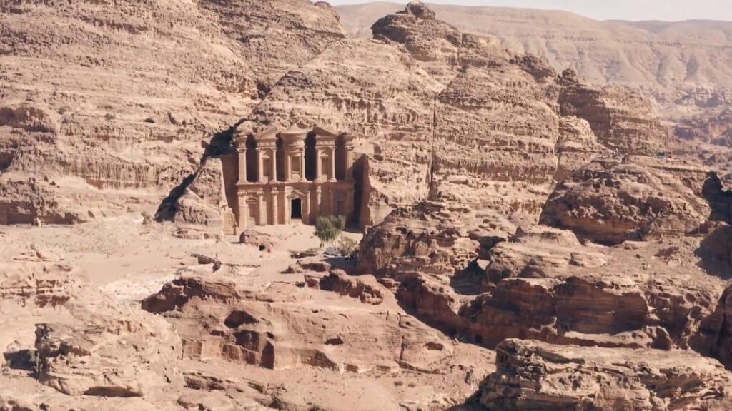 Jordania: La autoridad turística de Petra toma medidas enérgicas contra los habitantes de cuevas beduinas
