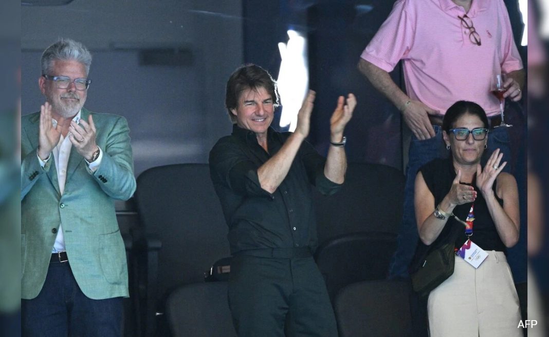 Juegos Olímpicos 2024: Tom Cruise recibe una cálida bienvenida <i>Misión imposible</i> Obras Temáticas En La Arena
