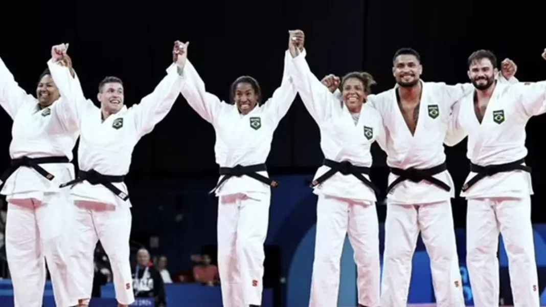 Juegos Olímpicos: Brasil gana medalla de bronce en equipos mixtos de judo - teleSUR
