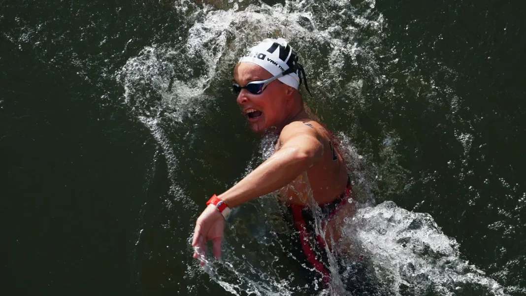 Juegos Olímpicos: Van Rouwendaal gana oro en natación 10K en aguas abiertas - teleSUR
