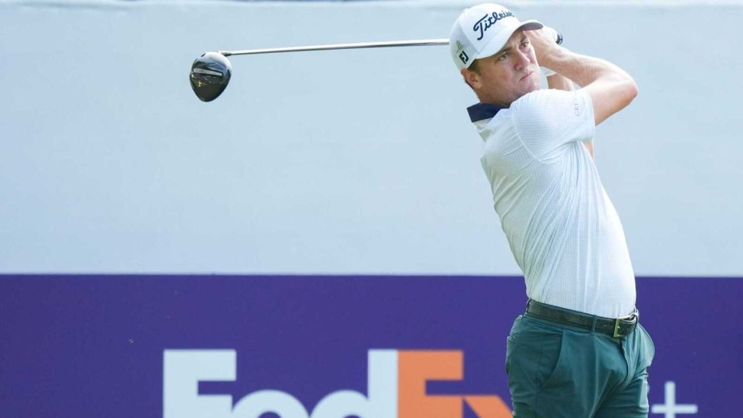 Justin Thomas pensó que estaba fuera del top 30, pero logró superar el corte en el vuelo de regreso.
