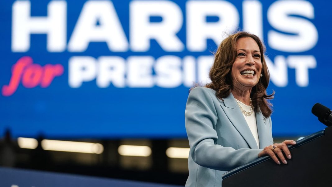 Kamala Harris recaudó 310 millones de dólares en julio, eclipsando la recaudación mensual de Trump
