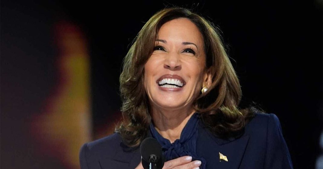 Kamala Harris se centra en su educación y se dirige al centro en un alegre discurso ante la CND
