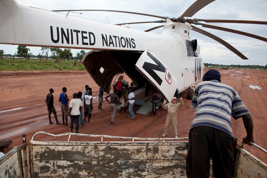 La ONU afirma que en 2023 murieron un número récord de trabajadores humanitarios y este año podría ser incluso mayor
