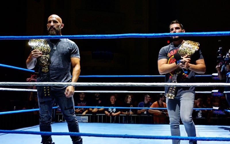 La aparición sorpresa de Johnny Gargano y Tommaso Ciampa sacude el evento AIW
