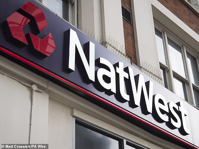 Multitudes de clientes descontentos han recurrido a X (anteriormente Twitter) para denunciar problemas con el servicio bancario en línea de Natwest (imagen de archivo)