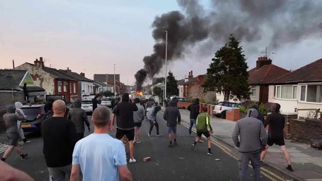 La policía del Reino Unido se prepara para más disturbios tras el ataque de Southport - teleSUR
