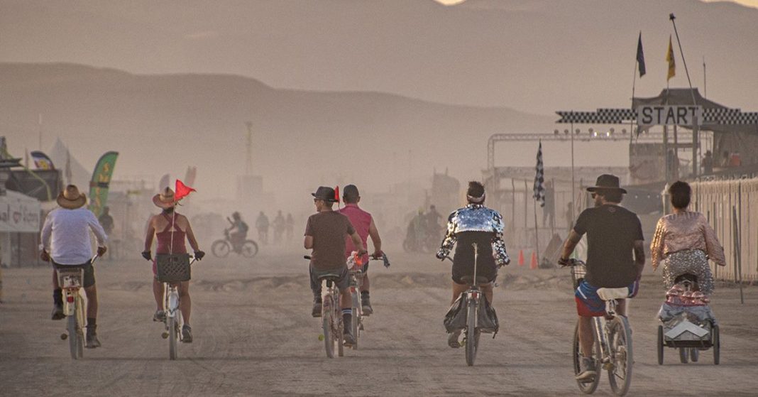 La policía investiga la muerte de una mujer en Burning Man
