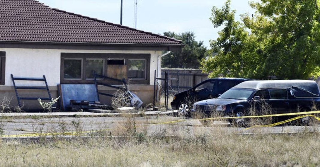 Las familias cuyos seres queridos se pudrieron en una funeraria deben 1.400 millones de dólares
