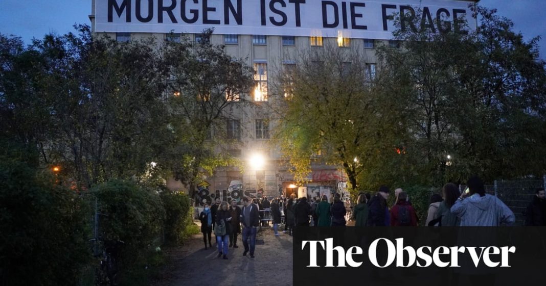 Los DJ se unen a los ravers para el boicot palestino al club techno berlinés Berghain
