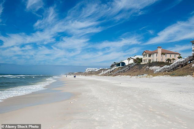 Un impresionante tramo de 26 millas de la Costa del Golfo de Florida, conocido como 30A, ha sido apodado los 