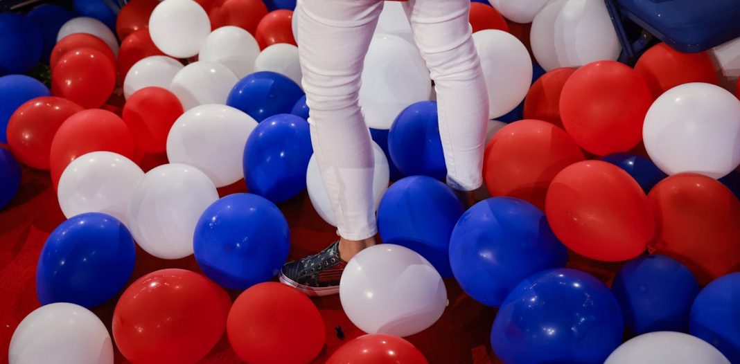 Los historiadores se lanzan a por globos y esperan un plato caliente: lo que harán los curadores del Smithsonian en la Convención Nacional Demócrata
