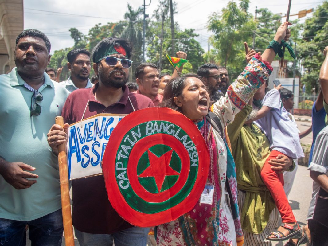 Manifestantes de Bangladesh lanzan desafiante llamamiento a marchar en Dacca
