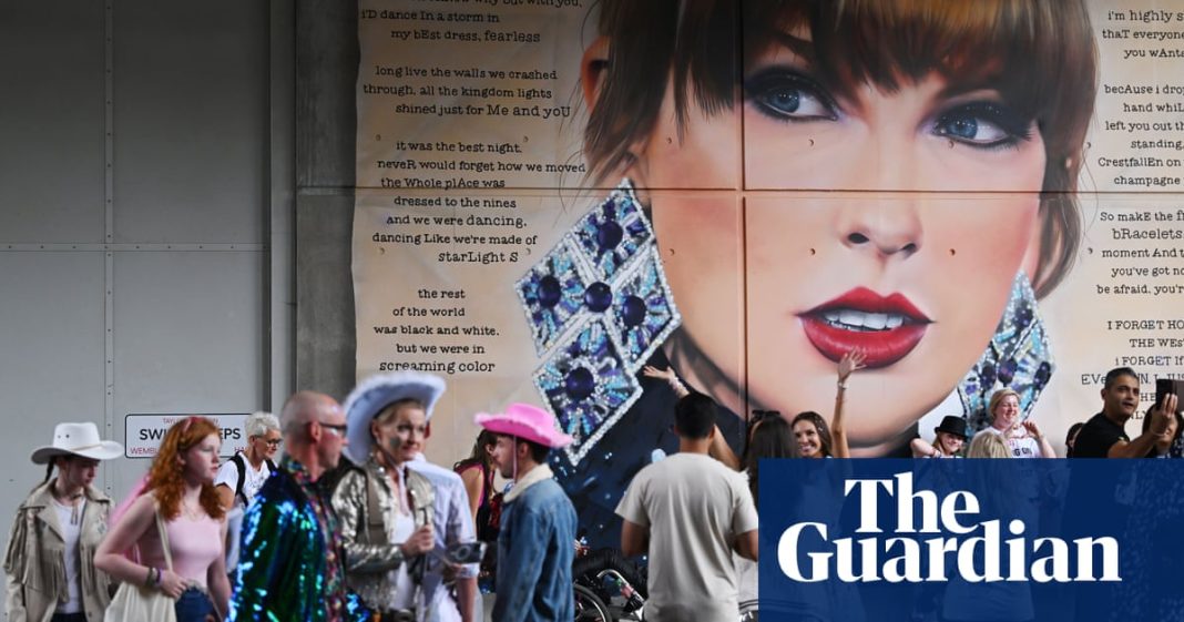 'Más seguros que nunca': los Swifties se reúnen en Wembley para el primer concierto desde el frustrado complot de Viena
