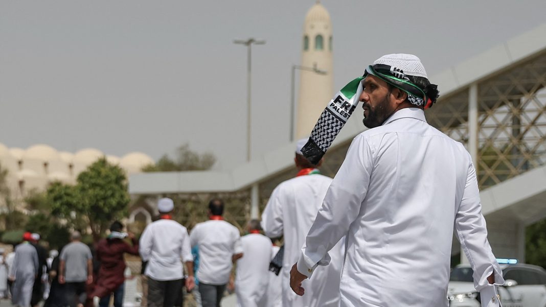 Miles de personas se reúnen en Doha para la oración fúnebre del líder de Hamás, Haniyeh
