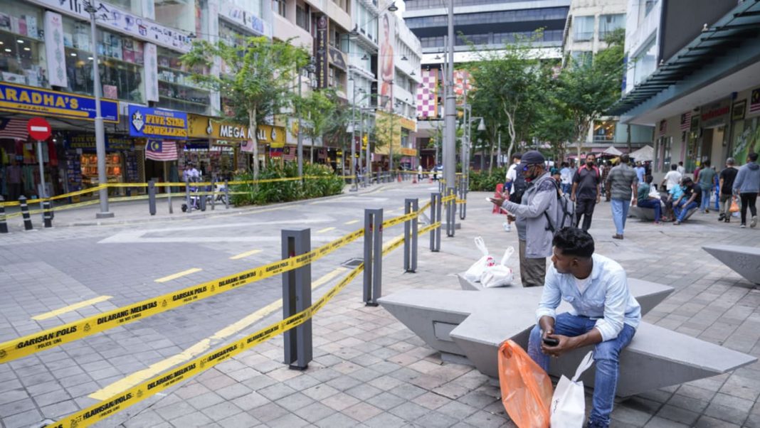 'No cancelaré solo por esto': los viajeros de Singapur siguen adelante con sus viajes a Kuala Lumpur a pesar de las preocupaciones por el hundimiento
