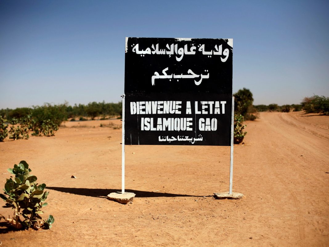 “Nos violan antes de que podamos cruzar”: mujeres y niñas huyen de la violencia en Mali
