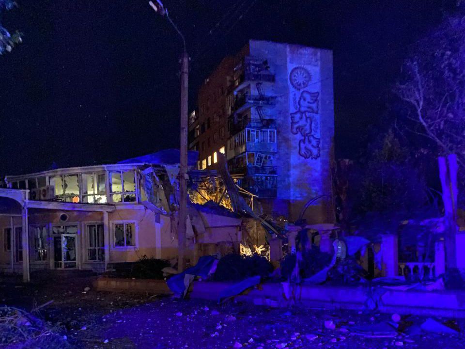 Periodistas británicos, estadounidenses y ucranianos entre los heridos en el ataque ruso al hotel Kramatorsk
