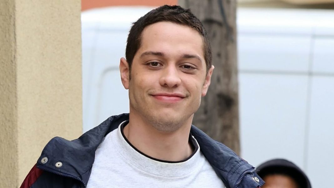 Pete Davidson ingresa en un centro de salud mental para recibir tratamiento, según informe
