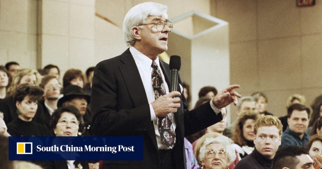 Phil Donahue, pionero de los programas de entrevistas en la televisión estadounidense, muere a los 88 años
