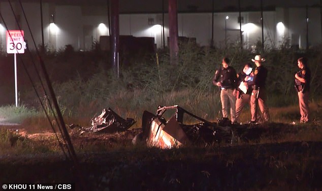 Un voraz incendio en la batería ha incinerado vivo al propietario de un Tesla Cybertruck cerca de la costa oeste de Texas (arriba), en lo que se cree que es el primer accidente fatal del nuevo vehículo eléctrico.