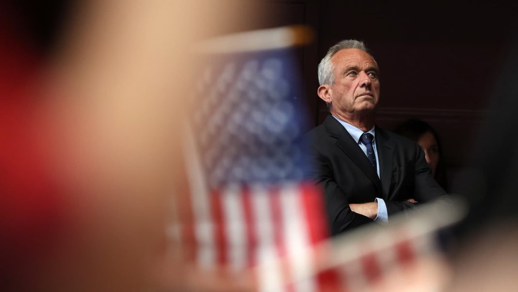 RFK Jr. planea poner fin a la campaña presidencial y apoyará a Trump en lugar de a Harris 
