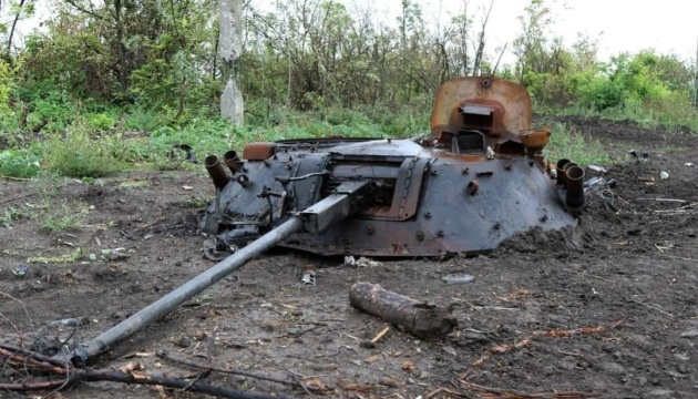 Soldados de la Guardia Nacional atacan una columna de tanques rusos en la región de Járkov
