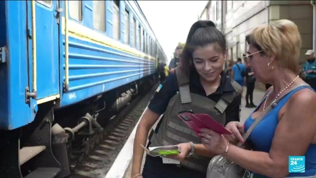 “Tenemos que salir de aquí”: los habitantes de Pokrovsk huyen de una ciudad estratégica de Ucrania
