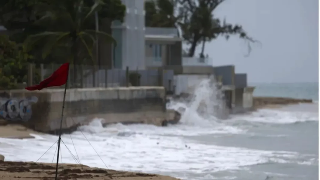 Tormenta Ernesto evoluciona a huracán en costas de Puerto Rico y se dirige a Bermudas - teleSUR
