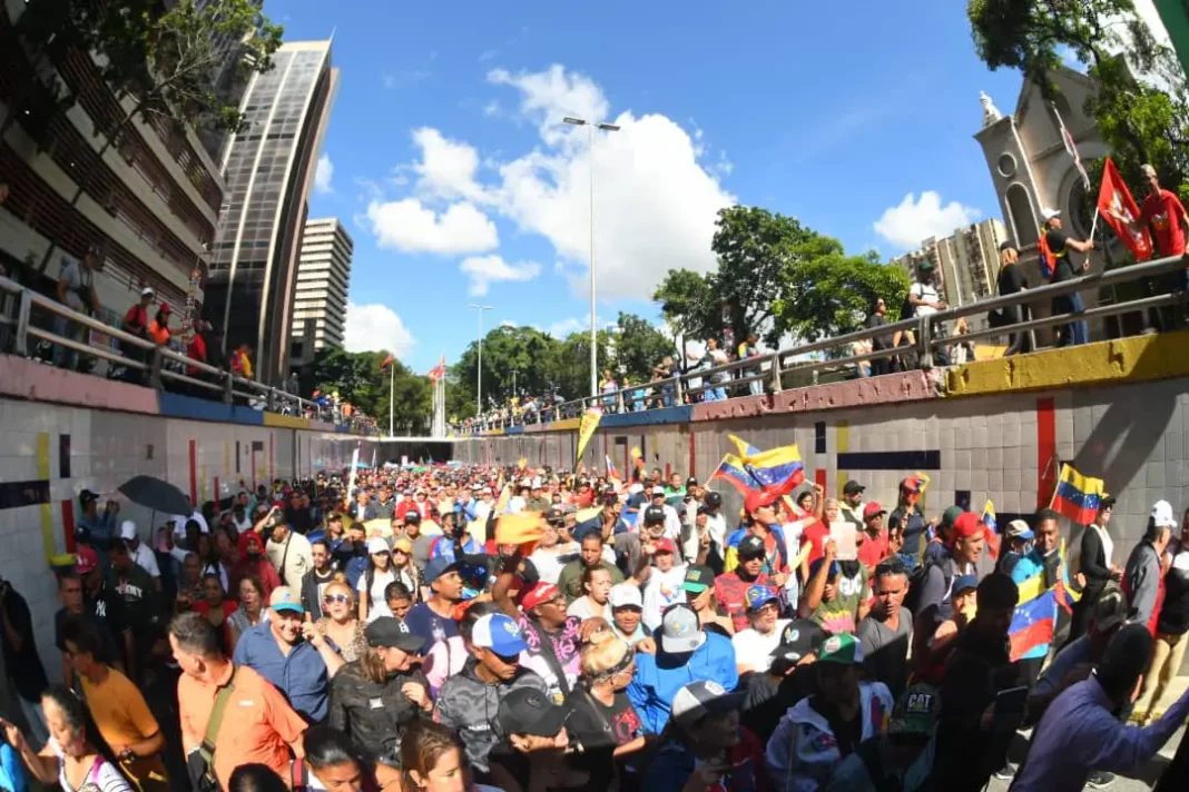 Trabajadores venezolanos se unen para protagonizar marcha por la paz - teleSUR
