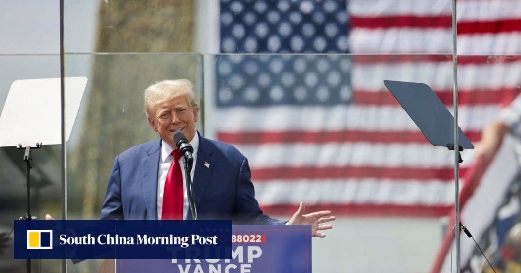 Tras un cristal a prueba de balas, Trump celebra su primer mitin al aire libre desde el intento de tiroteo
