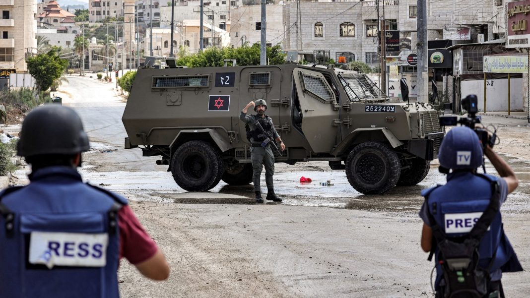 Tres palestinos mueren en ataque aéreo israelí al campo de refugiados de Tulkarem
