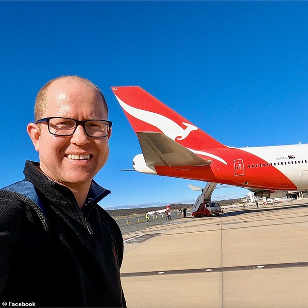 El hacker le robó el dinero a Paul Stewart (en la foto) después de que su vuelo de Qantas de Los Ángeles a Sídney fuera cancelado el miércoles pasado.