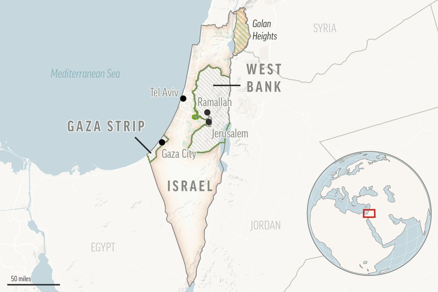 Un grupo de ayuda humanitaria afirma que Israel atacó un convoy que se dirigía a un hospital en Gaza. Israel afirma que atacó a hombres armados que se apoderaron del vehículo
