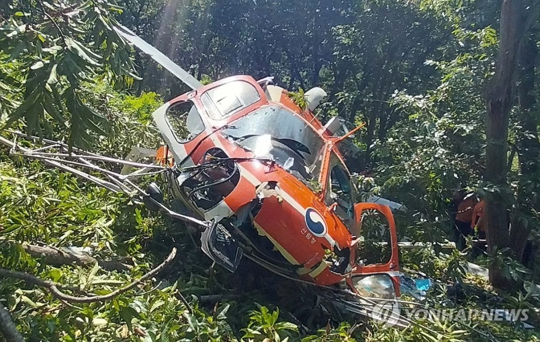 Pilot injured after helicopter crashes in southern county of Hadong