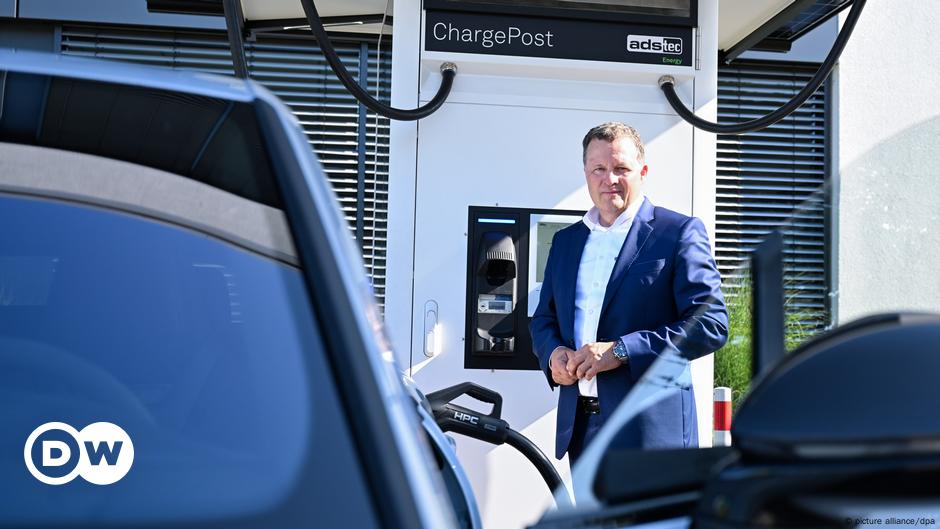 Un pionero de los coches eléctricos y un biólogo ganan el premio medioambiental alemán
