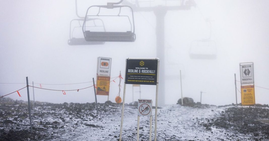 Una tormenta de nieve temprana golpea California en una semana de clima salvaje en EE. UU.
