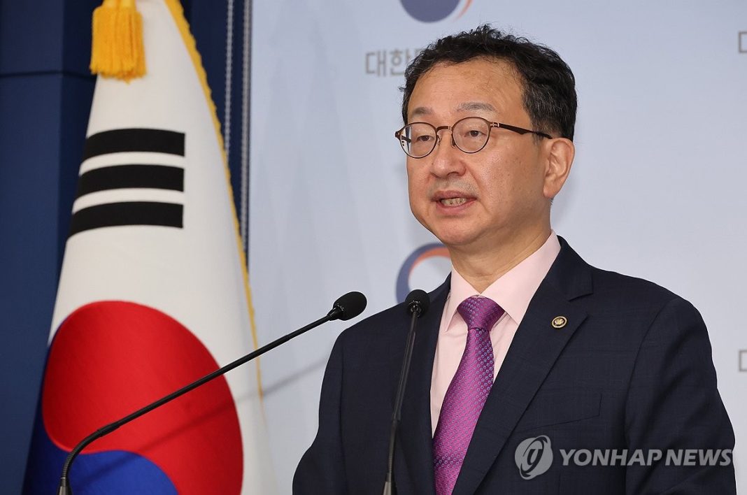 Vice chair of anti-corruption agency offers to resign following death of senior official