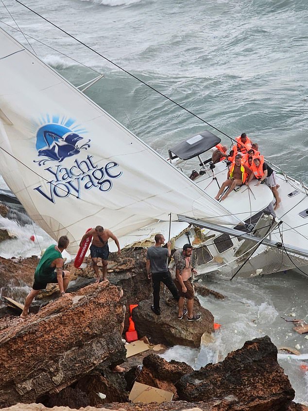 Ocho personas resultaron heridas en un yate que se estrelló contra las rocas en Cala Saona en Formentera, España