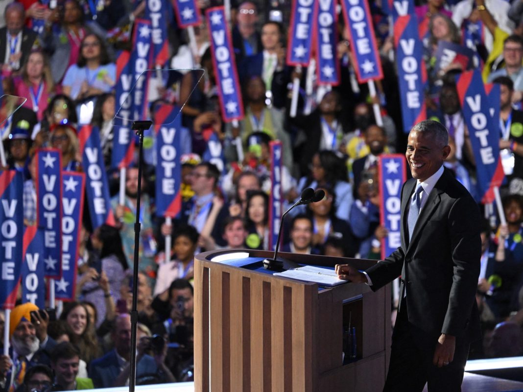 '¡Manos a la obra!': Barack Obama sube al escenario para Kamala Harris en la Convención Nacional Demócrata
