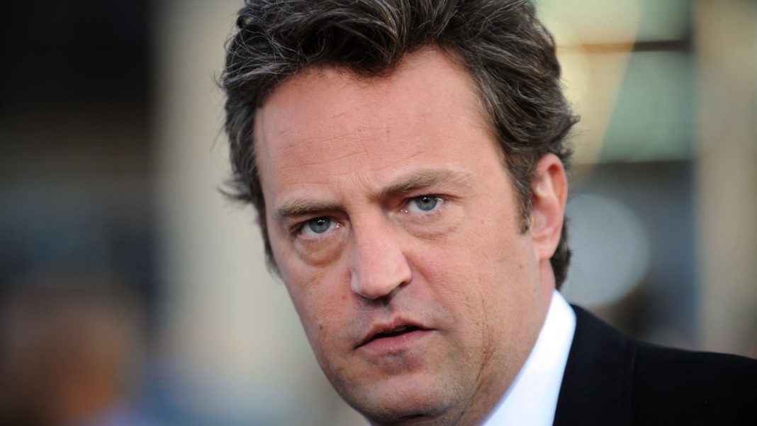 ¿Matthew Perry fue 'asesinado' por su asistente y sus médicos? 'Ese idiota...', surgen textos y detalles inquietantes tras su arresto
